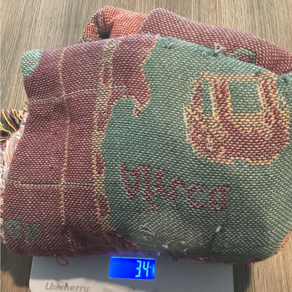 Elegant World Map Tapestry – Blue, Red & Gold – Wall‎ Hanging or Rug - Picture 13 of 13